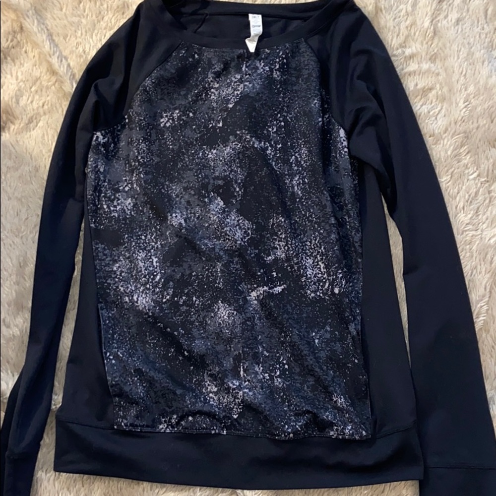 Under Armour Cold Gear pullover with front pockets